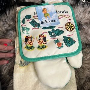 Hula Hawaii Island Oven Mitt Set